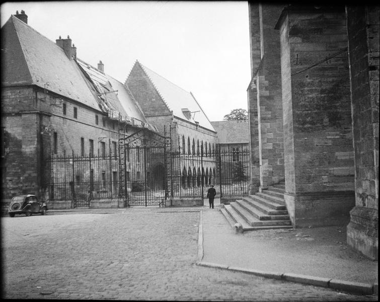 Aile nord sur cour intérieure vue en perspective