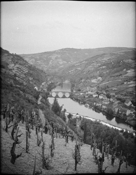 Pont, côté sud depuis la route d'Aurillac