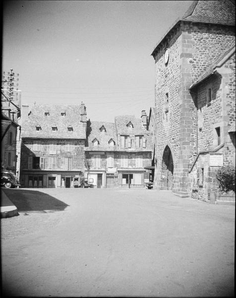 Tour vue en perspective et façades sur place, côté est