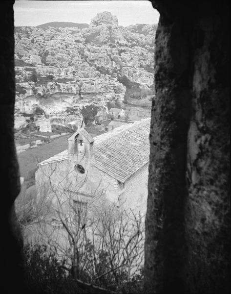 Façade sud vue en plongée et le Val d'enfer en arrière-plan