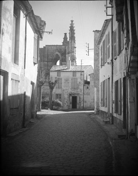 Transept sud, côté ouest depuis la rue Mérindot