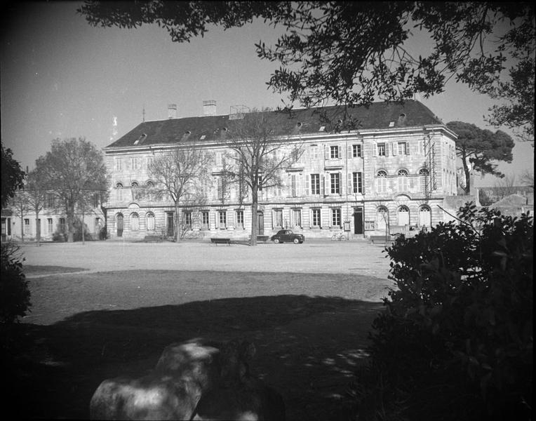 Façade sud sur place