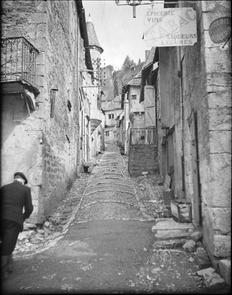 Façades sur rue avec tourelle de la maison Duché