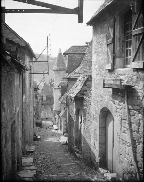 Façades sur rue avec tourelle de la maison Duché