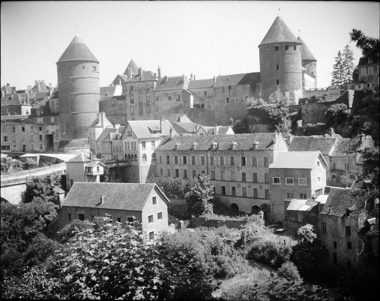 Ensemble nord dominant la ville