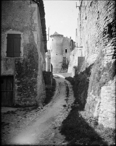 Tour de la Commanderie et chemin de ronde