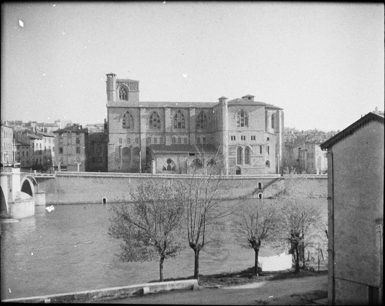 Façade sud sur l'Isère depuis le quai Lacour