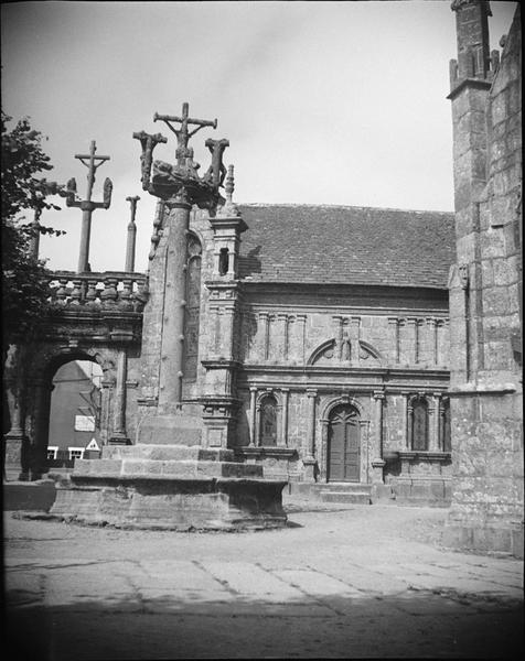 Calvaire, arc de triomphe et chapelle funéraire, côté est