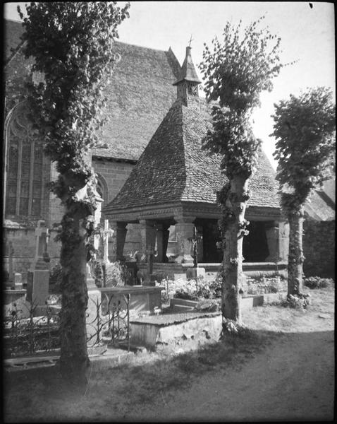 Oratoire du Sacre dans le cimetière, côté sud