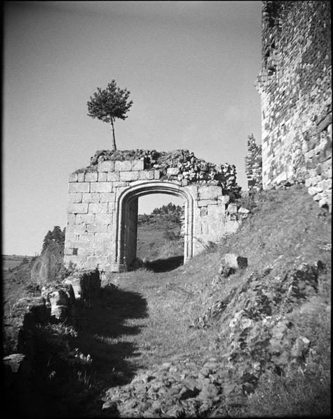 Avant-porte en ruines