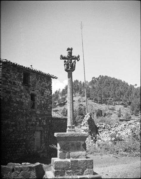 Ensemble orné d'une Crucifixion, côté est