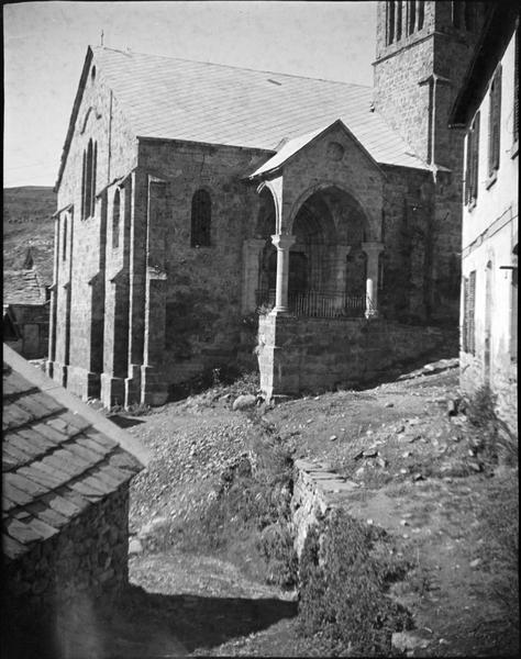 Porche et façade, côté sud-est