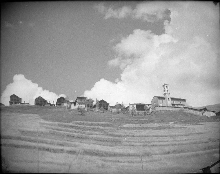 Ensemble sud et maisons environnantes