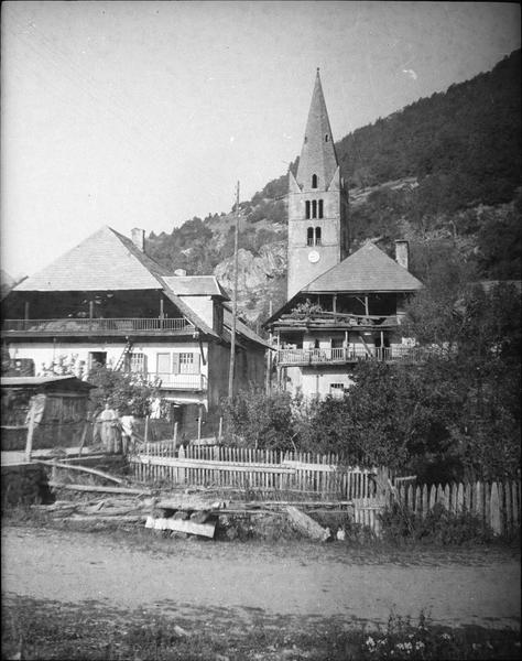 Façades et clocher de l'église, côté est