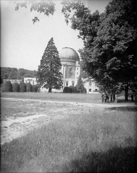 Observatoire, coupole depuis le parc animé