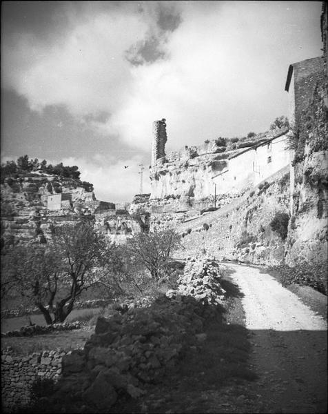 Ensemble, côté ouest, et ruines du château en arrière-plan