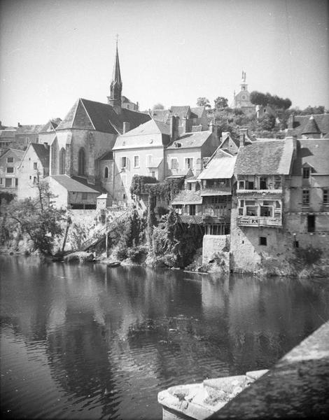 Ensemble nord-est sur la Creuse depuis le pont de la rue d'Orjon