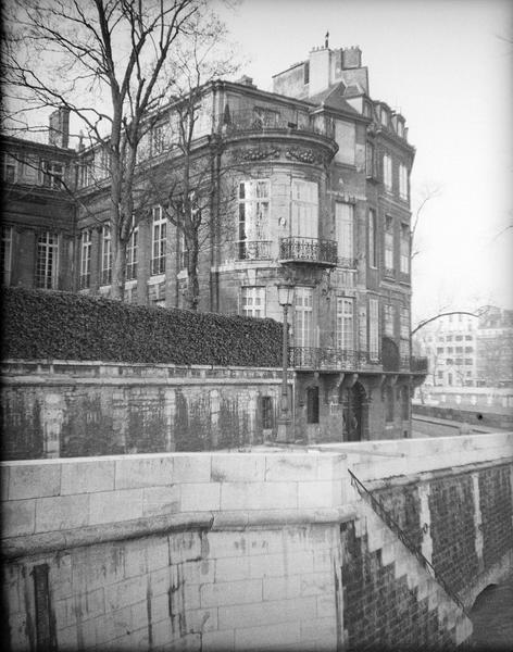 Façade avec rotonde sur jardin