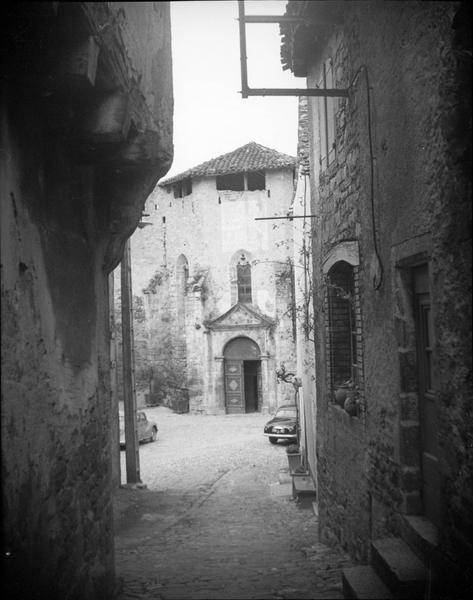 Façade est depuis une ruelle