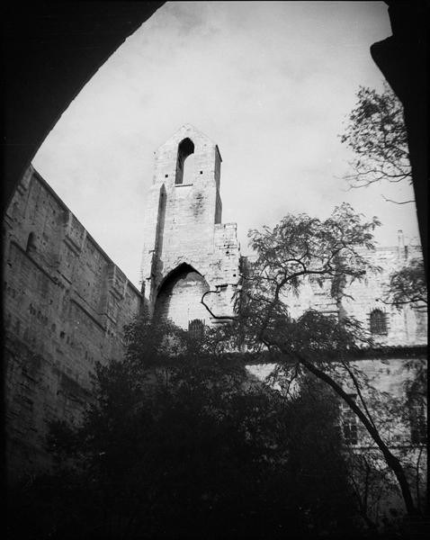 Campanile, cloche dite d'argent depuis la cour du cloître