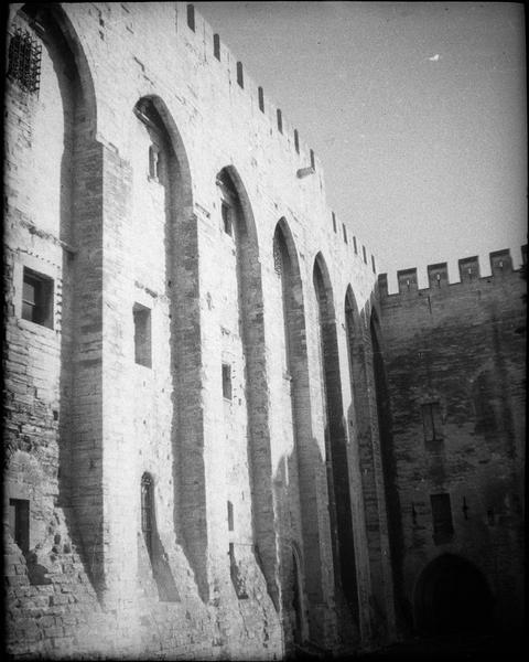 Façade ouest et porte de Notre-Dame, vue partielle