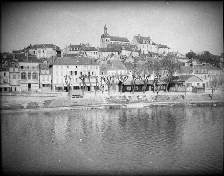 Ensemble sud depuis le pont sur l'Yonne