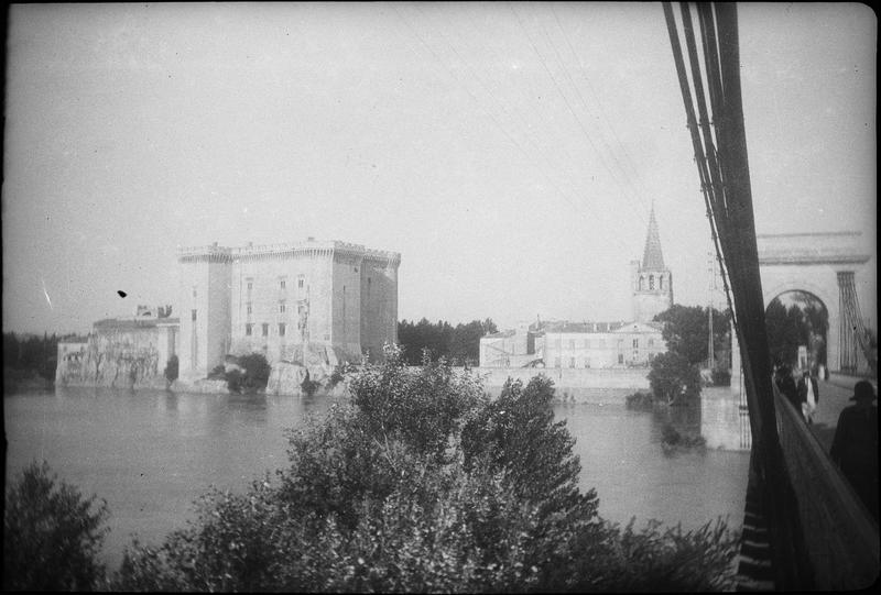 Ensemble ouest sur le Rhône depuis le pont ancien