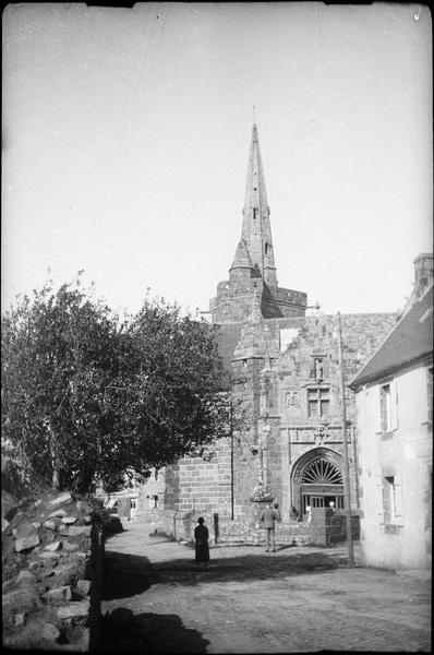 Ensemble sud sur rue animée