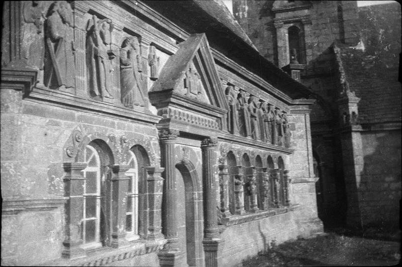 Chapelle mortuaire, façade est vue en perspective