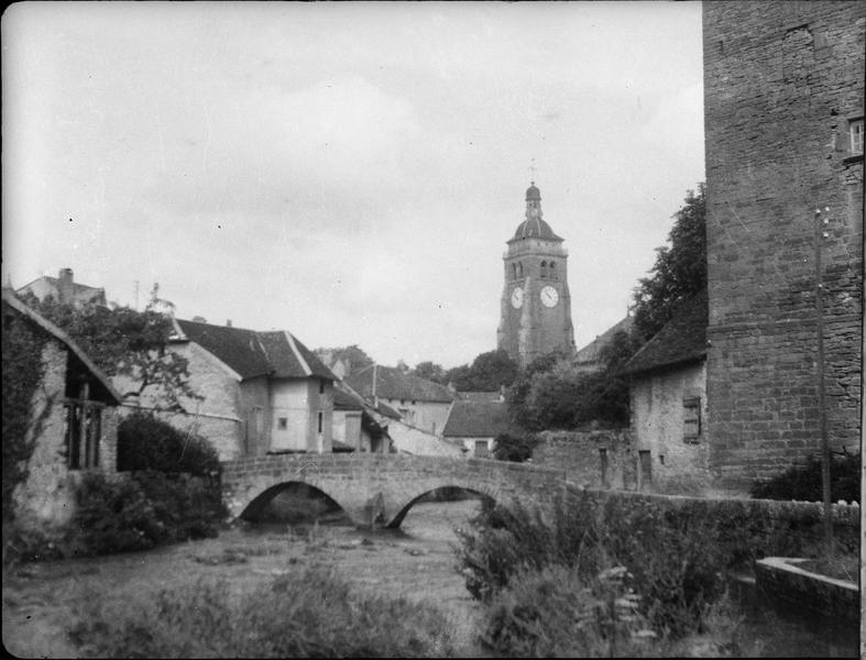 Clocher et pont sur la Cuisance, côté sud-est