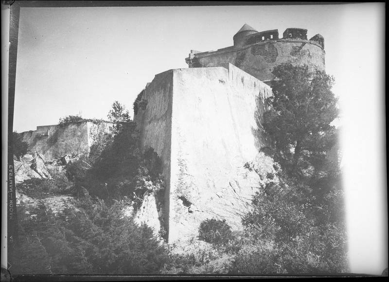 Enceinte fortifiée et tour, côté nord