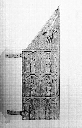 Tabernacle formant triptyque dit Châsse de saint Aignan en cuivre émaillé : volet à dextre, extérieur