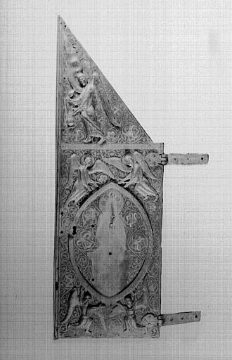 Tabernacle formant triptyque dit Châsse de saint Aignan en cuivre émaillé : volet à dextre, intérieur sans applique