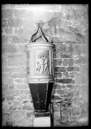 Fonts baptismaux en bois sculpté - © Ministère de la Culture (France), Médiathèque du patrimoine et de la photographie, diffusion RMN-GP
