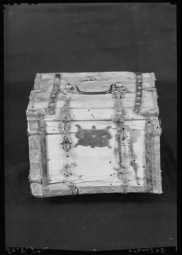 Face postérieure de coffret d'ivoire à ferrures de cuivre - © Ministère de la Culture (France), Médiathèque du patrimoine et de la photographie, diffusion RMN-GP