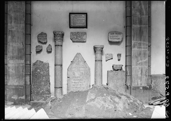 Fragments d'architecture et d'inscriptions gallo-romaines - © Ministère de la Culture (France), Médiathèque du patrimoine et de la photographie, diffusion RMN-GP