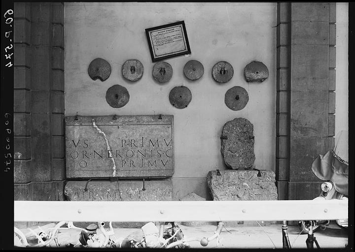 Fragments d'architecture et d'inscriptions gallo-romaines - © Ministère de la Culture (France), Médiathèque du patrimoine et de la photographie, diffusion RMN-GP