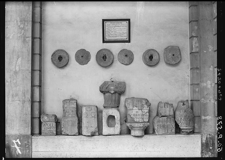Fragments d'architecture et d'inscriptions gallo-romaines - © Ministère de la Culture (France), Médiathèque du patrimoine et de la photographie, diffusion RMN-GP