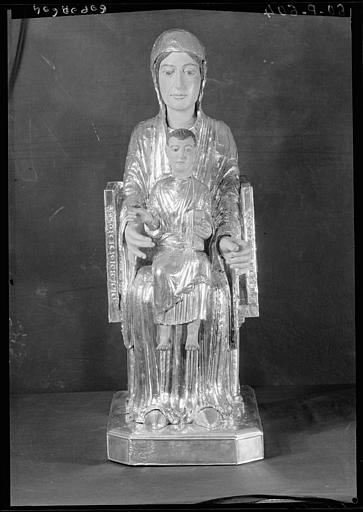 Statue en feuilles d'argent et de vermeil sur âme de bois : Vierge à l'Enfant en Majesté, face - © Ministère de la Culture (France), Médiathèque du patrimoine et de la photographie, diffusion RMN-GP