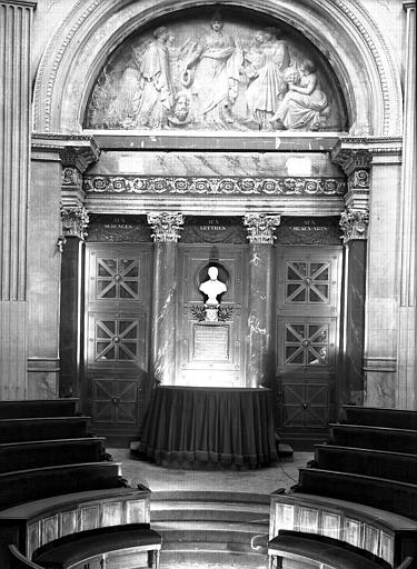 Salle sous la coupole, travée axiale sud : place du président