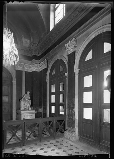 Première salle d'entrée