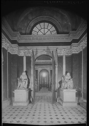 Enfilade des salles vers l'est