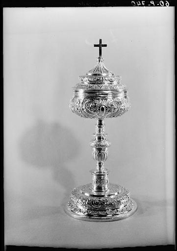 Ciboire en argent repoussé - © Ministère de la Culture (France), Médiathèque du patrimoine et de la photographie, diffusion RMN-GP