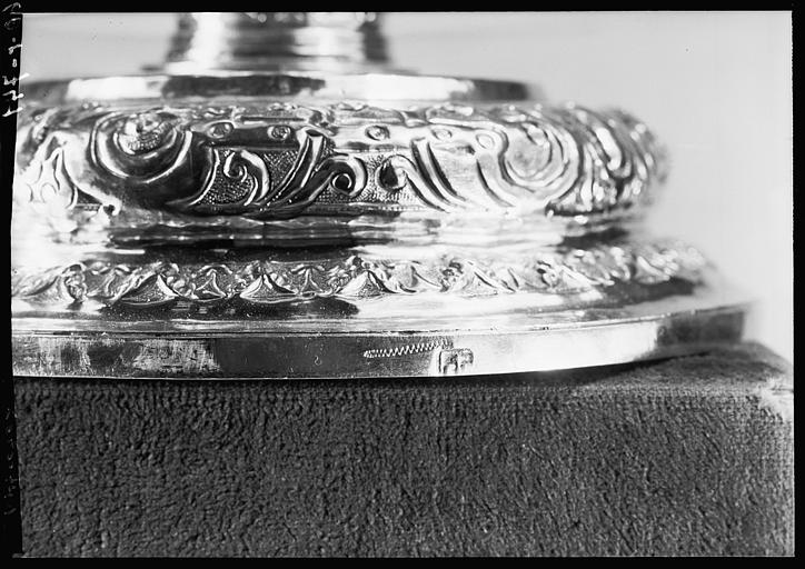 Ciboire en argent repoussé : poinçons - © Ministère de la Culture (France), Médiathèque du patrimoine et de la photographie, diffusion RMN-GP