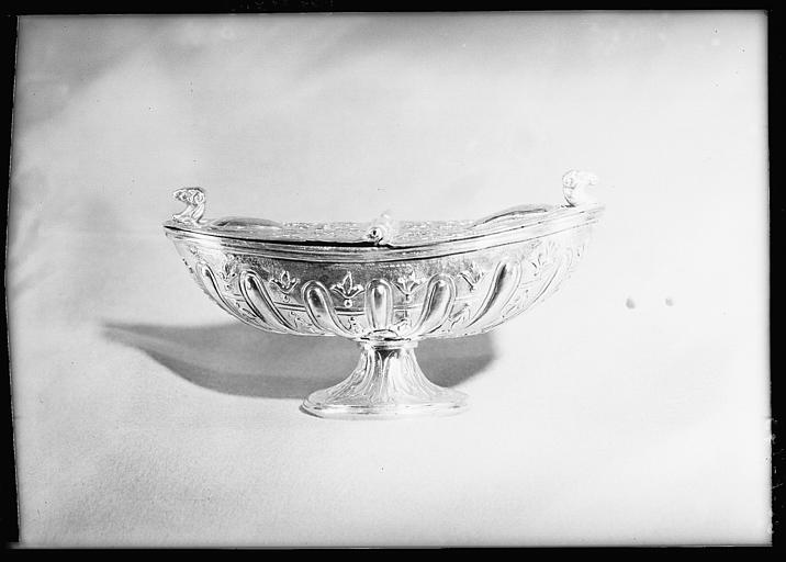 Navette à encens en argent : godrons et feuillages - © Ministère de la Culture (France), Médiathèque du patrimoine et de la photographie, diffusion RMN-GP