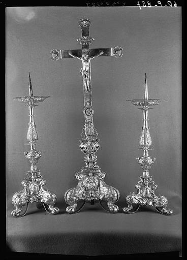 Croix d'autel et deux chandeliers en argent - © Ministère de la Culture (France), Médiathèque du patrimoine et de la photographie, diffusion RMN-GP