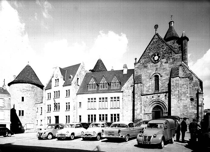 Façade ouest et tour de l'ancien château