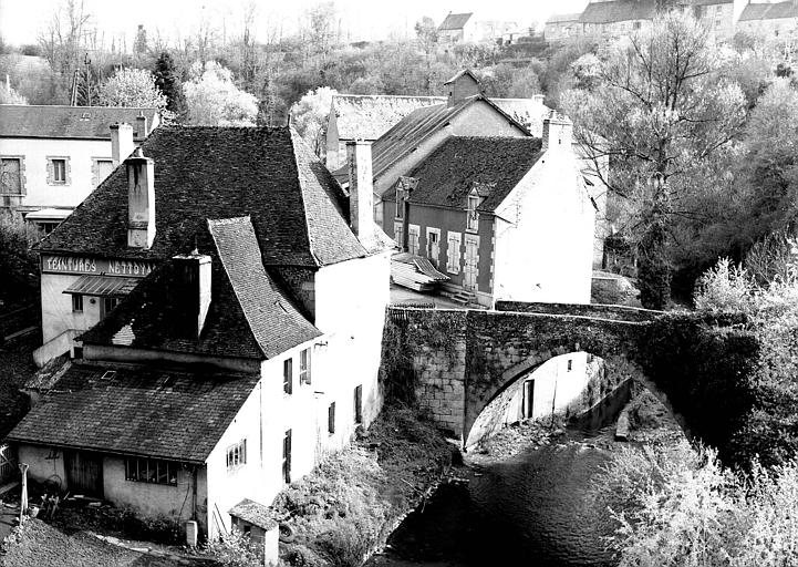 Pont en pierre sur la Creuse