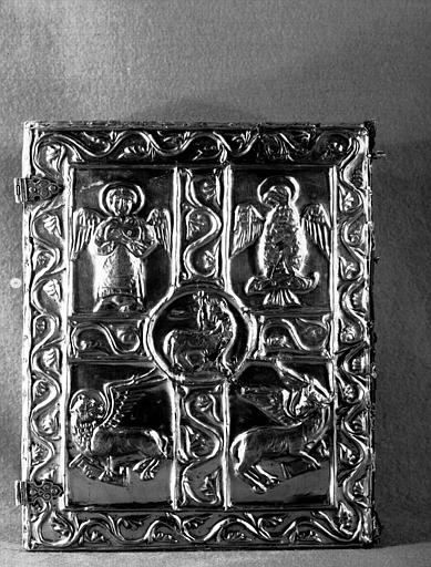 Evangéliaire de Gauzelin, plat de reliure, or et argent repoussé : dessous