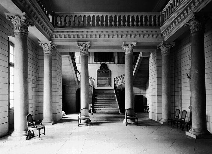 Vestibule d'honneur : vers l'escalier